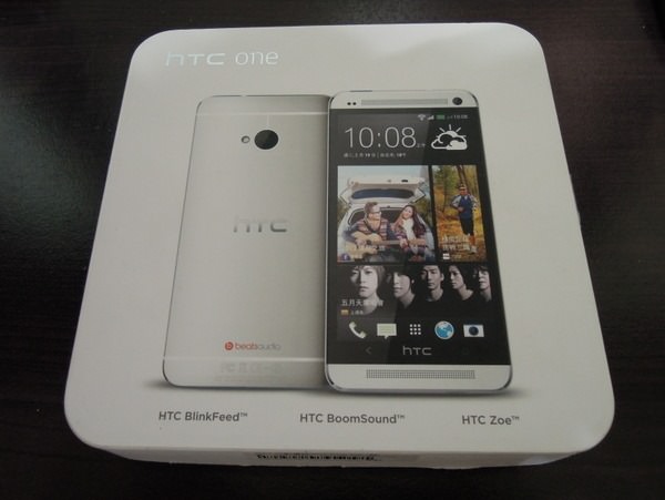 [開箱] New HTC One 紫光、不能通話、偏黃都可以遇到...